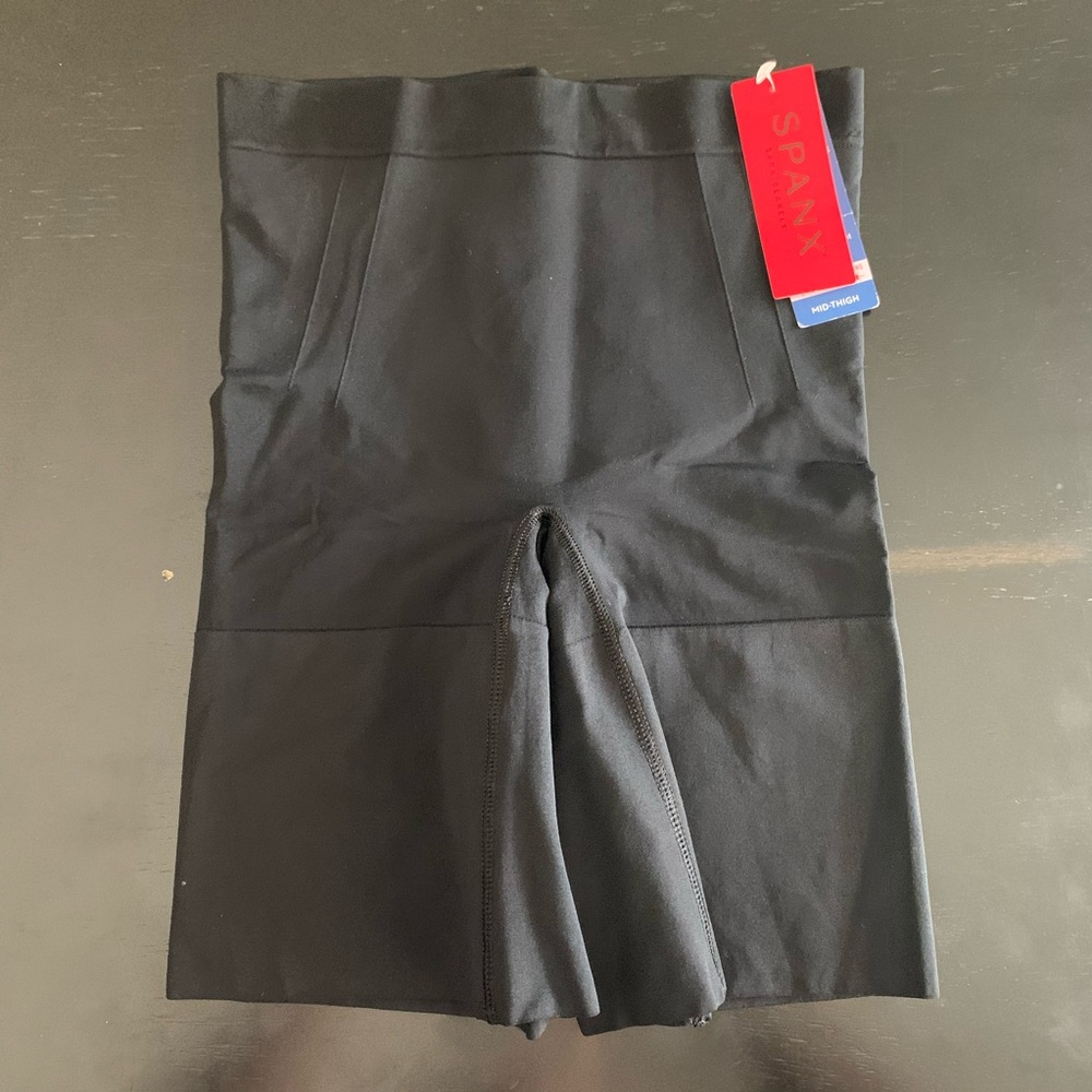 Spanx “oncore” mid thigh short